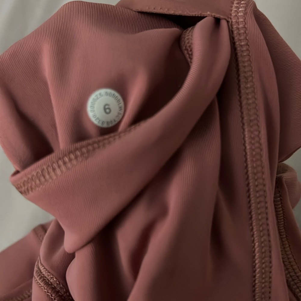 Lululemon - Picture 1 of 9